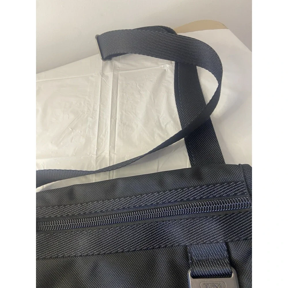 Unisex Tumi Freemont Whittier Mini Gray & Black Messenger Bag‎ Fuzion Z Nylon